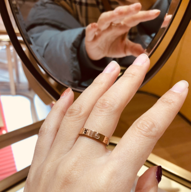 Cartier love ring 4mm hotsell