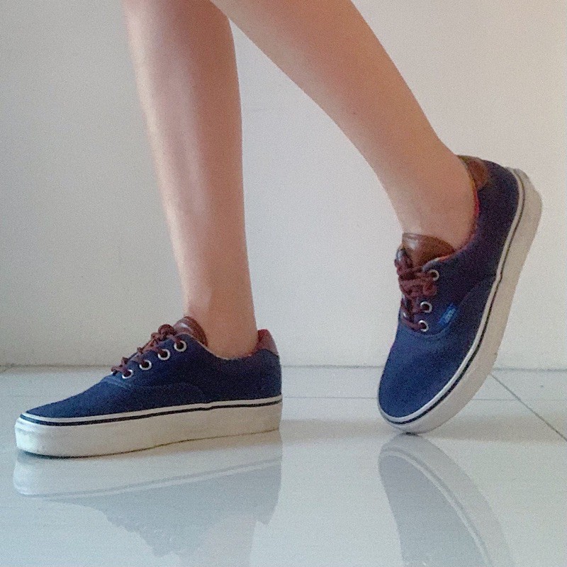 PRE LOVED Classic Vans Low Top Canvas w Brown Leather Tongue and