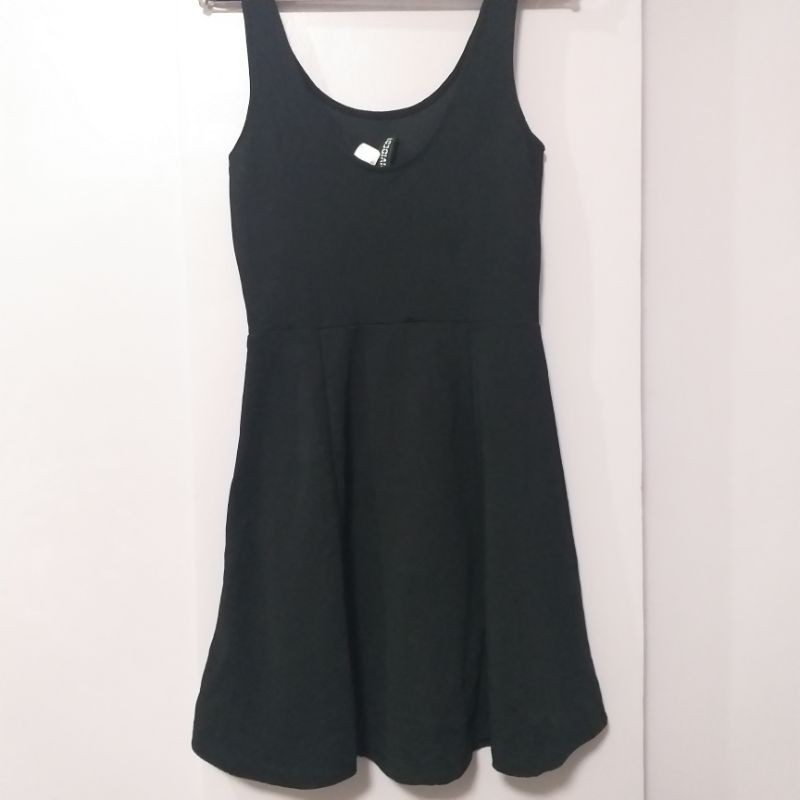 H&m black hot sale skater dress