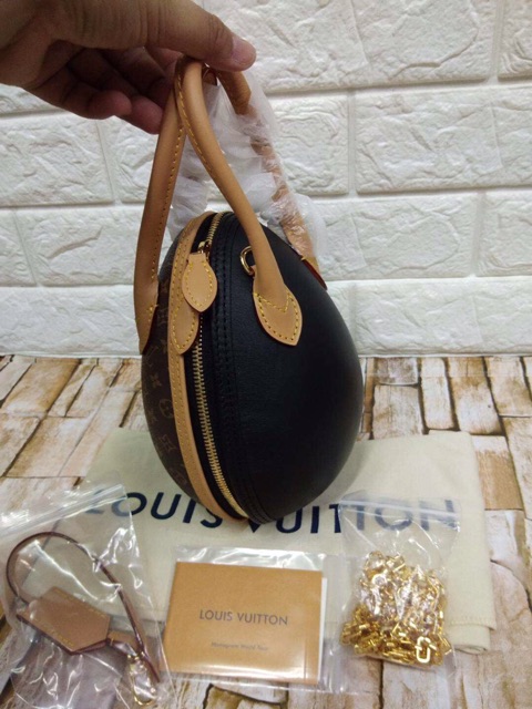 Egg bag cloth handbag Louis Vuitton White in Cloth - 30304292