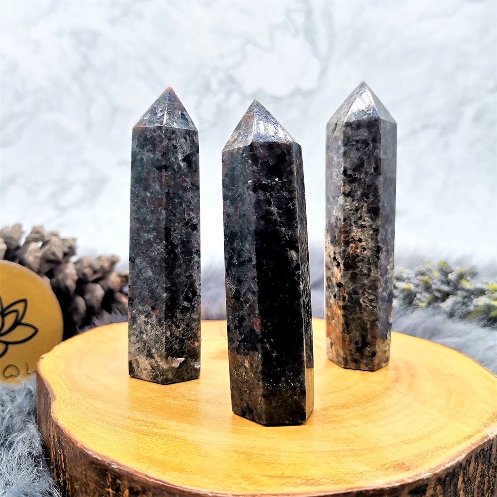 Yooperlite Tower (Stone of Truth) Glowing Stone UV Reactive Crystal ...