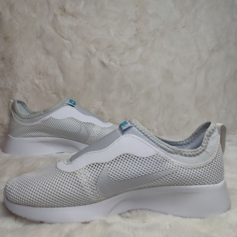 Nike tanjun slip sale