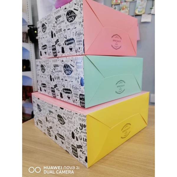 [PREMIUM QUALITY] Cake Color Box / White Cake Box / 9x9x4’’ / 10.5x10 ...