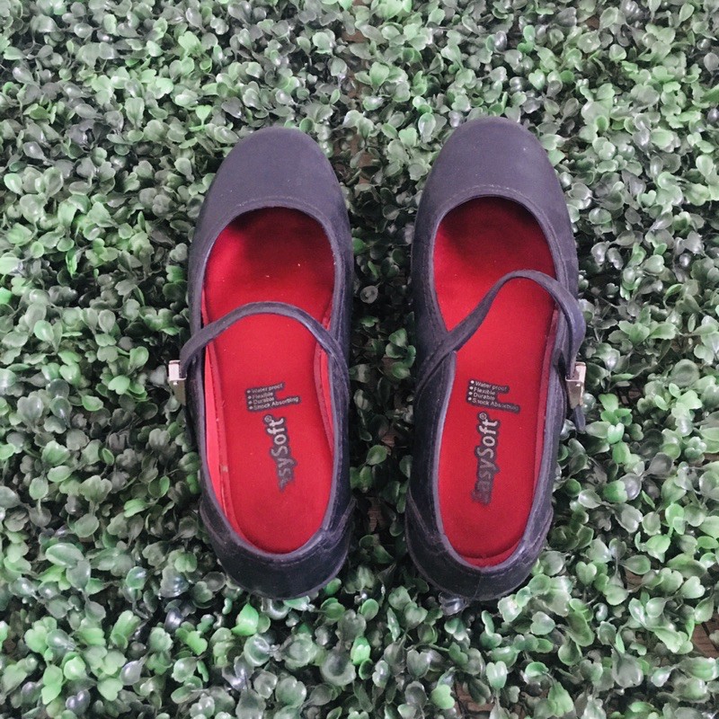 World balance shoes for cheap rainy season