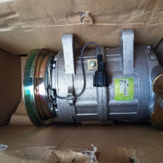 Nissan Urvan Aircon compressor TD27 shuttle , escapade , estate 3.0