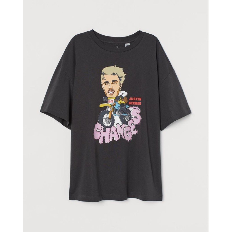 justin bieber changes shirt