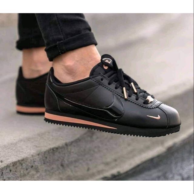 Nike cortez rose gold black hotsell