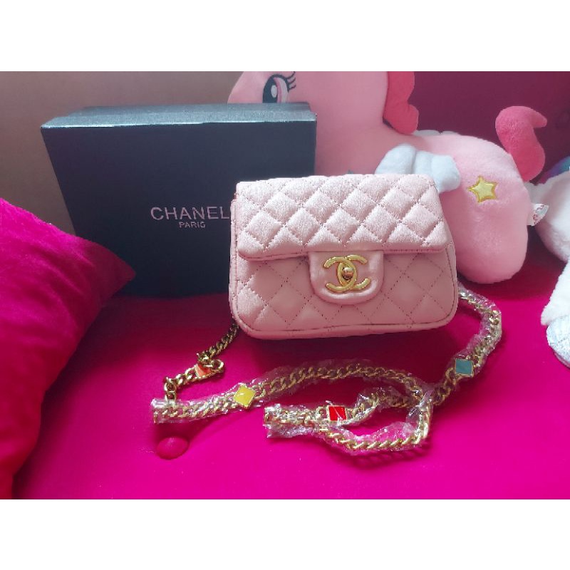 Chanel hotsell sling pouch