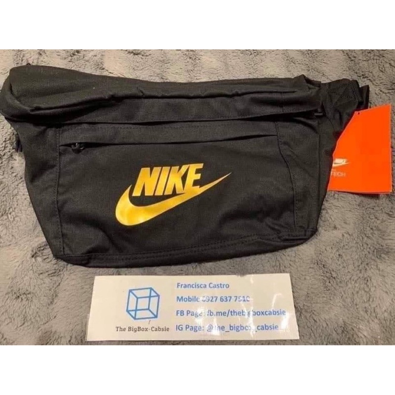 Nike fanny pack 2024 black and gold