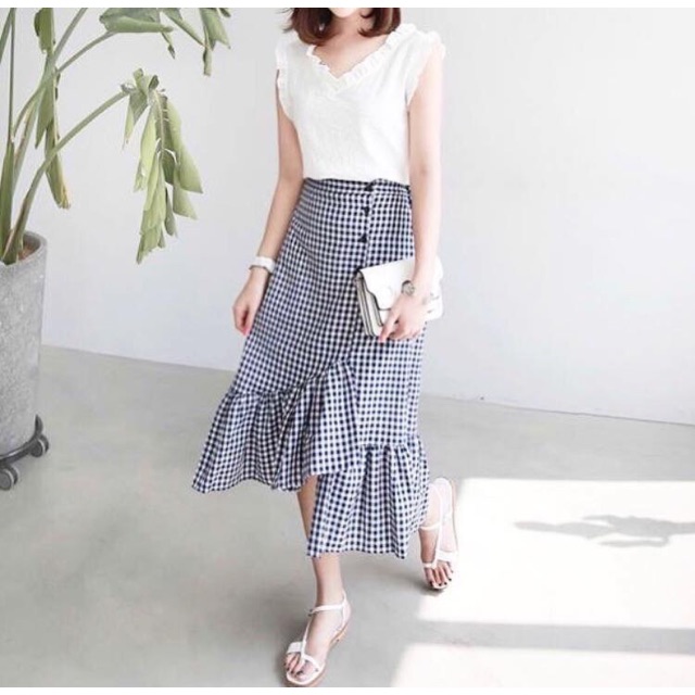 Black and white checkered ruffle outlet skirt