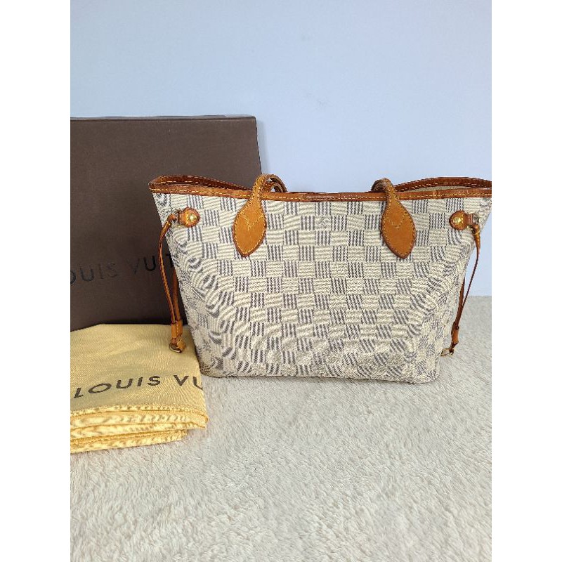 lv neverfull pm size