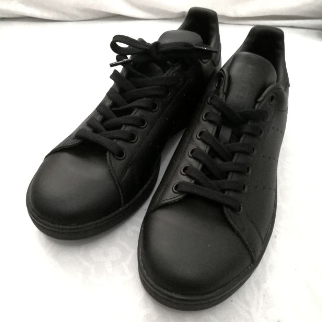 Stan smith best sale all black mens