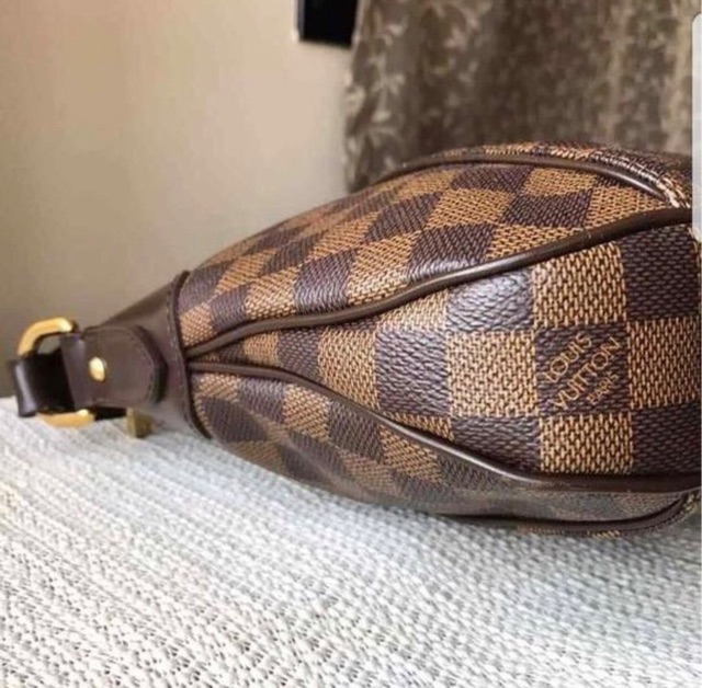 Louis Vuitton Thames Handbag 366782