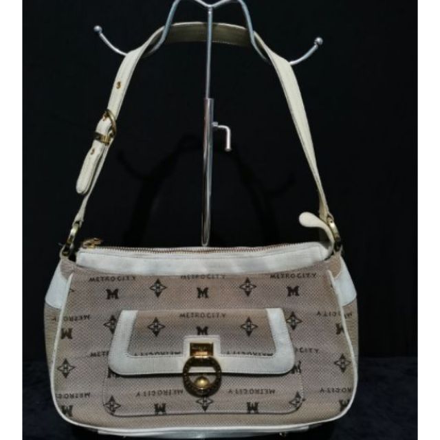 METROCITY WHITE KILI SHOULDER BAG PRE-LOVED