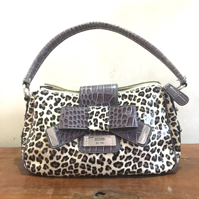 Guess bag outlet leopard