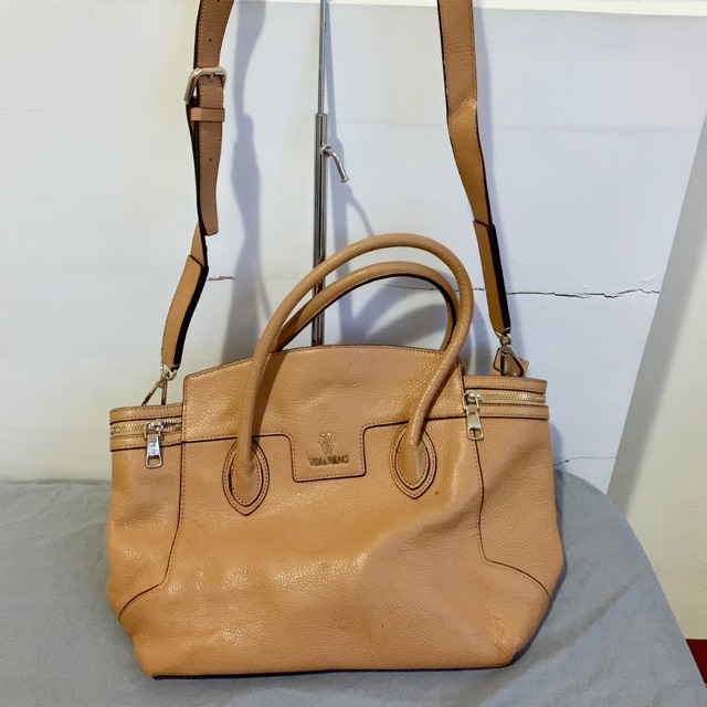 Preloved Vera Wang Medium Sized Light Brown Shoulder Bag Shopee