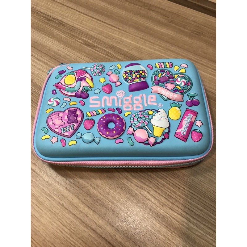 SMIGGLE Embossed Hard Top Pencil Case The Pattern Is Very Cute Pink ...