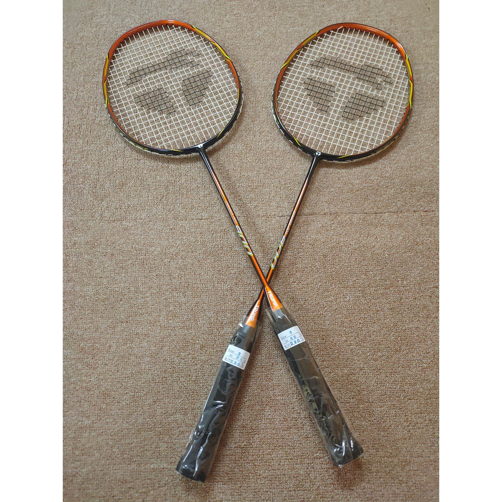 Trump deals badminton racket