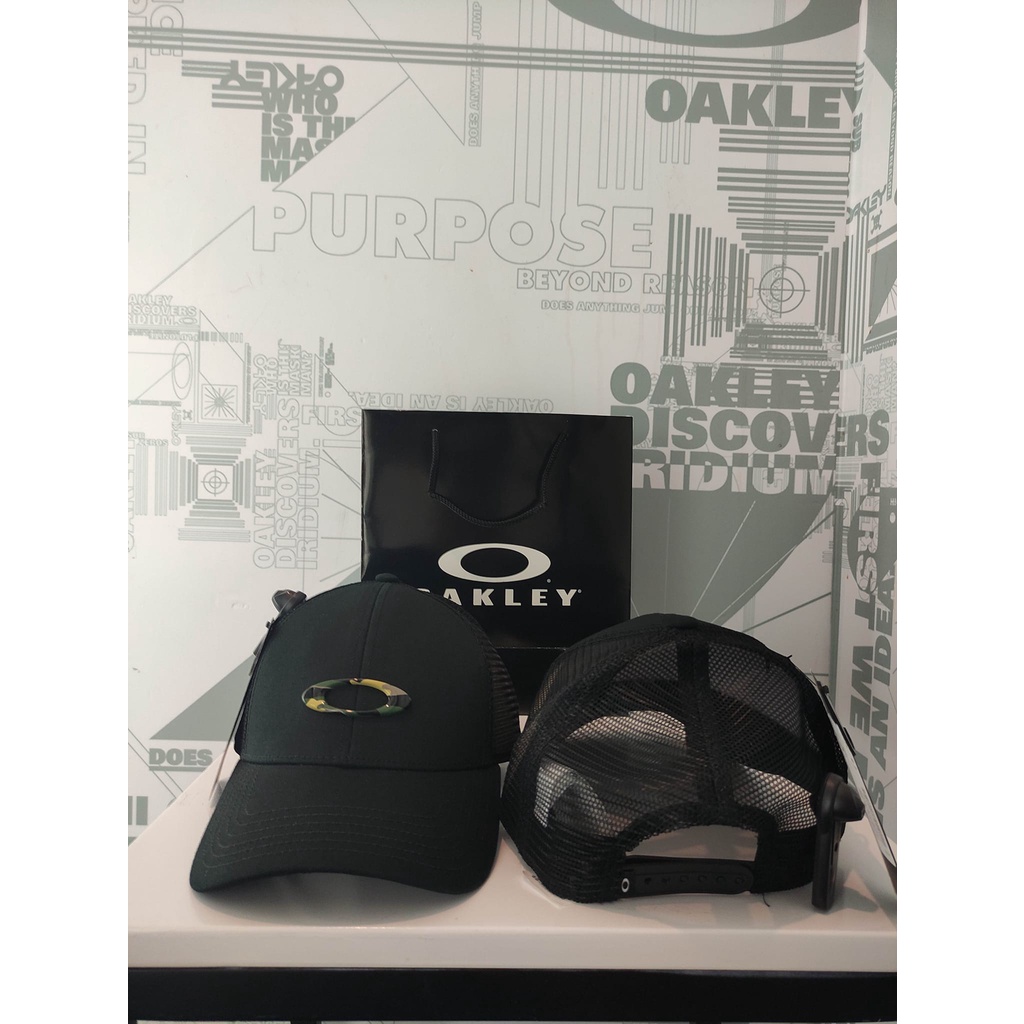 Oakley trucker best sale