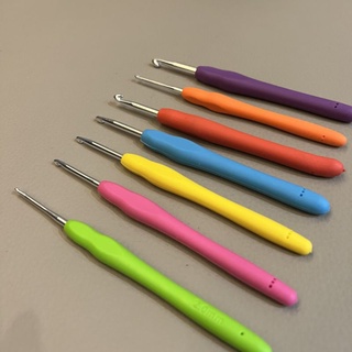 6pc Set Crochet Hooks with Ergonomic Plastic Handles Size 2.5mm-5mm  [SewAndStitch]