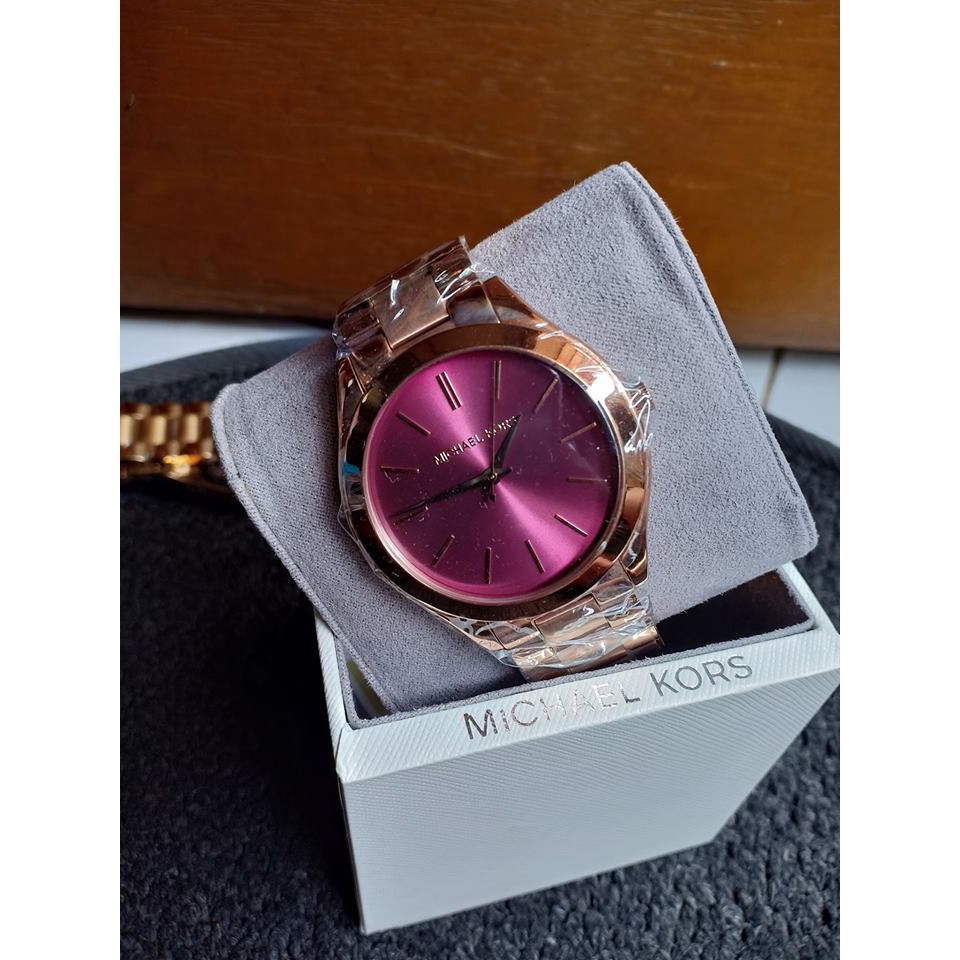 Michael kors hotsell runway pink smartwatch