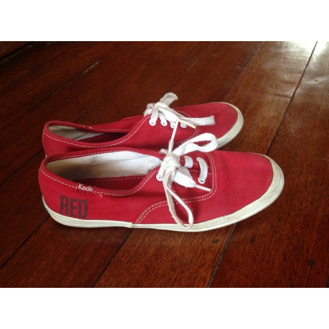 Taylor swift red on sale keds