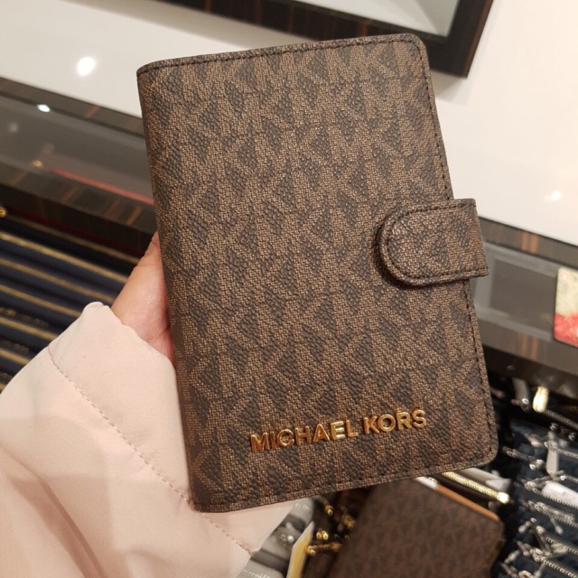 Micheal kors best sale passport holder