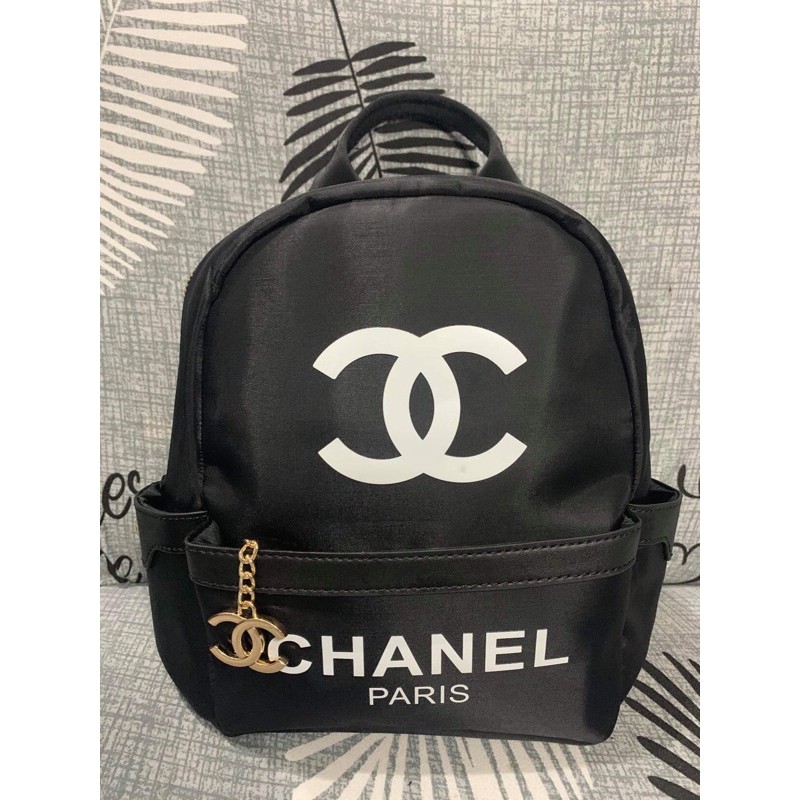 Chanel Quilted Small CC Filigree Vanity Case Black Caviar Gold Hardwar –  Coco Approved Studio