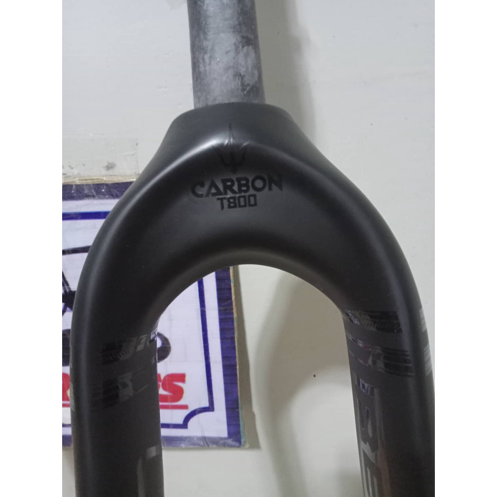 Weapon carbon rigid fork clearance