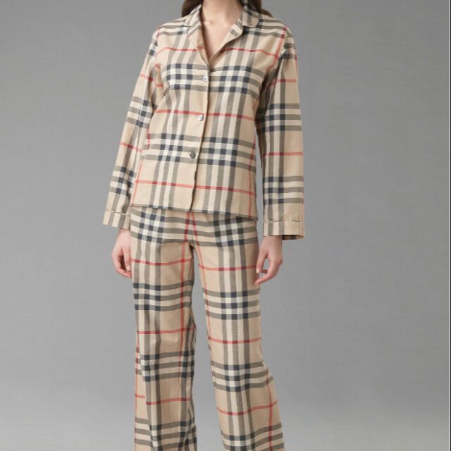 Burberry shop pajama set