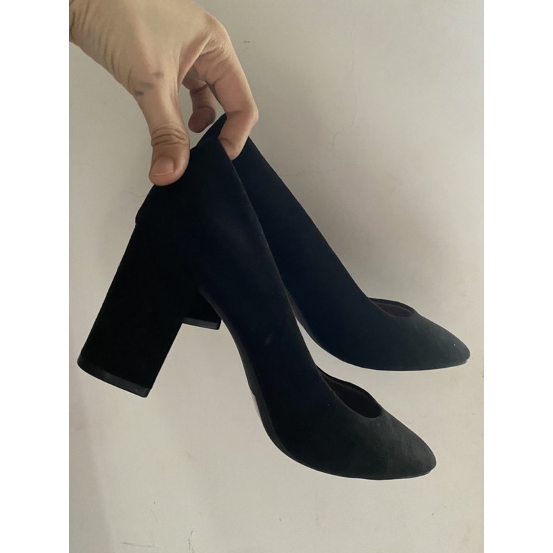 H & 2025 m black heels