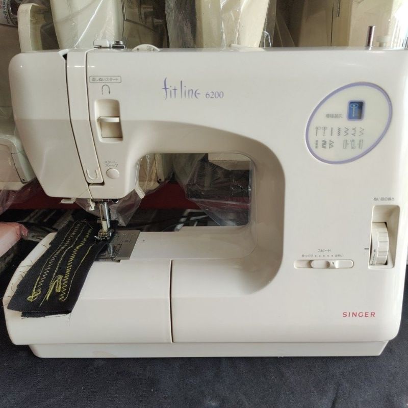 singer brand/model--- Fitline 6200,in good condition 12 built-in stitches  with bottonholer