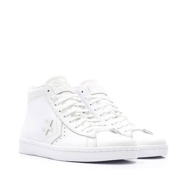 Triple white leather on sale converse