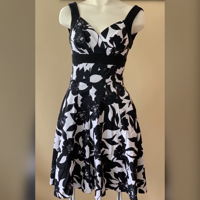 Black house white discount market formal dresses