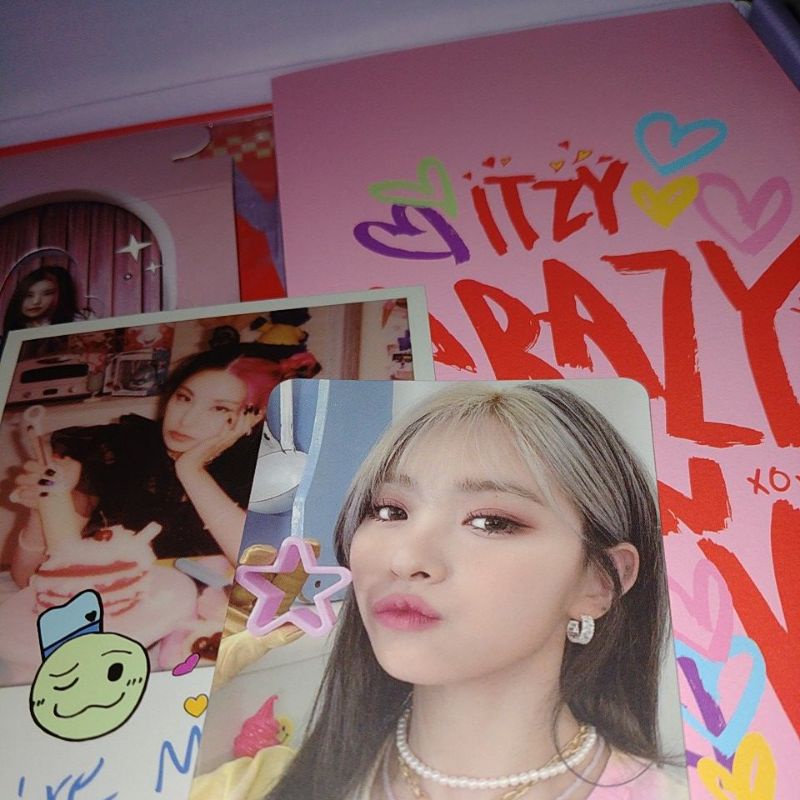 Pc photocard lia chin phone polaroid chaeryeong pattern | Shopee ...