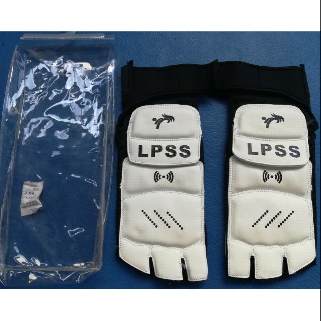 Missy's KPNP Sensing Socks  Taekwondo Gear - Size 6, Sports Equipment,  Sports & Games, Combat Sports on Carousell