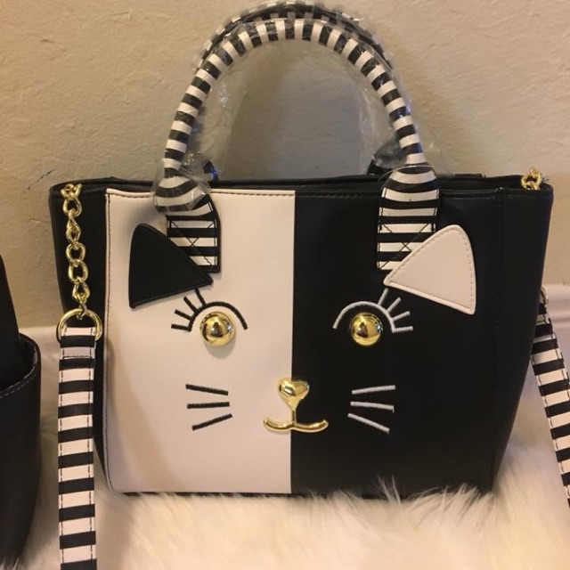 Betsey johnson sling outlet bag