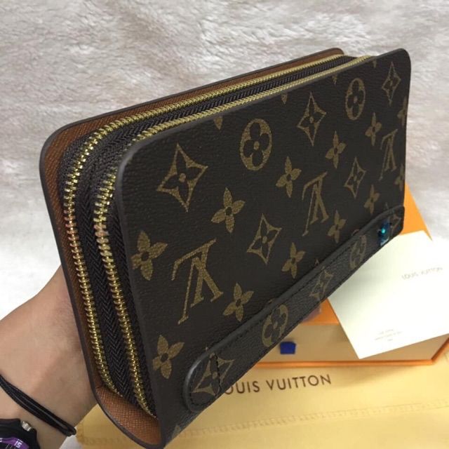 Lv discount wallet clutch