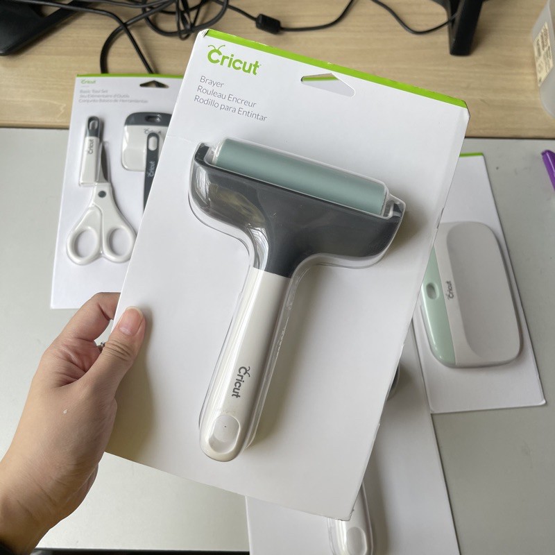 Cricut Basic Tools Set, Cricut Brayer, Cricut Scraper XL, Cricut Ultra