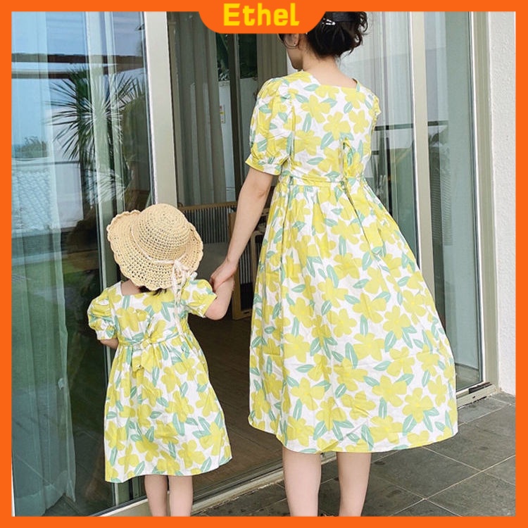 Mother And Daughter Dress twinning Family set summer clothing holidays Mom  kids Girl Baby casual Daisy Flower Bow Puff Sleeve Parent picnic Beach
