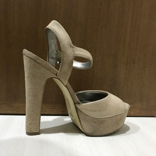 Beige hot sale heels payless