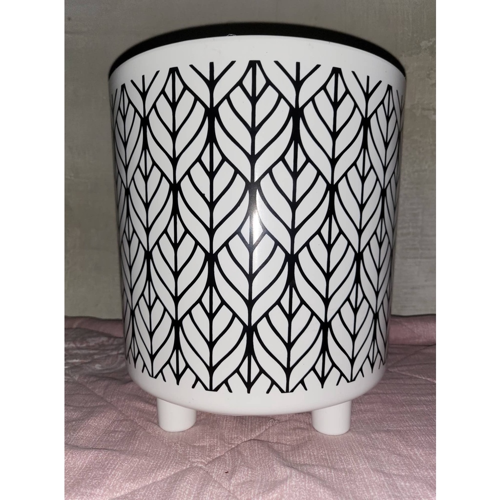 BIG bone leaf design / white pots for plants LARGE 9x9.5 inches / paso