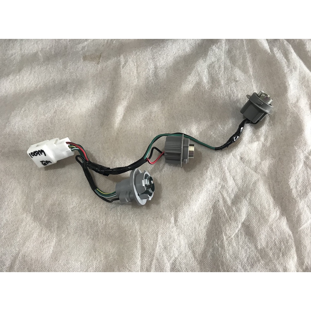 INNOVA 2010-2012 BRAKE LIGHT SOCKET ORIGINAL REAR STOP LIGHT SOCKET ...