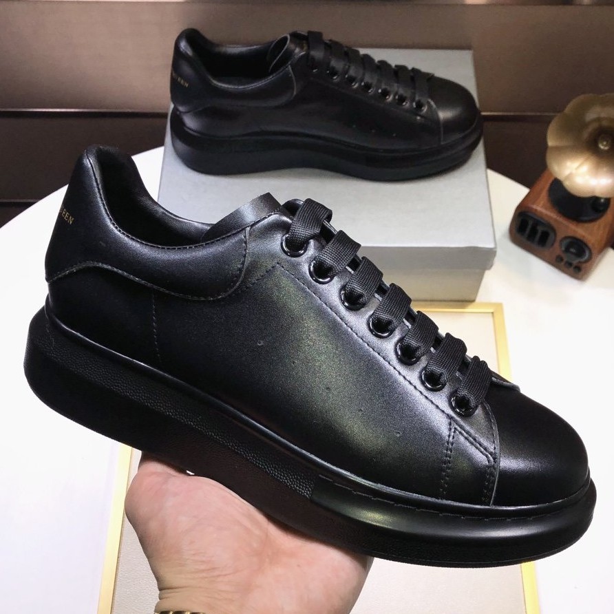 Triple black hot sale alexander mcqueen's