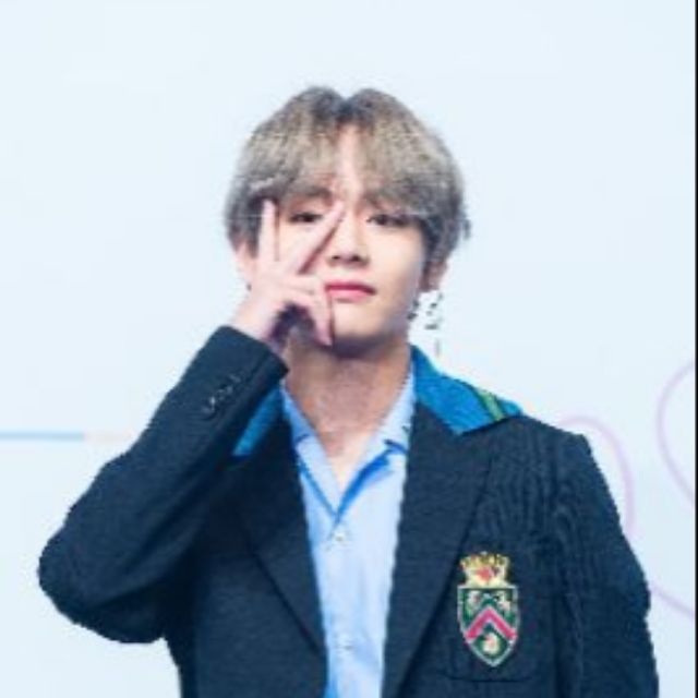 sa mga nag sasabing chanel Yung brand Ng earrings ni taehyung Isang m