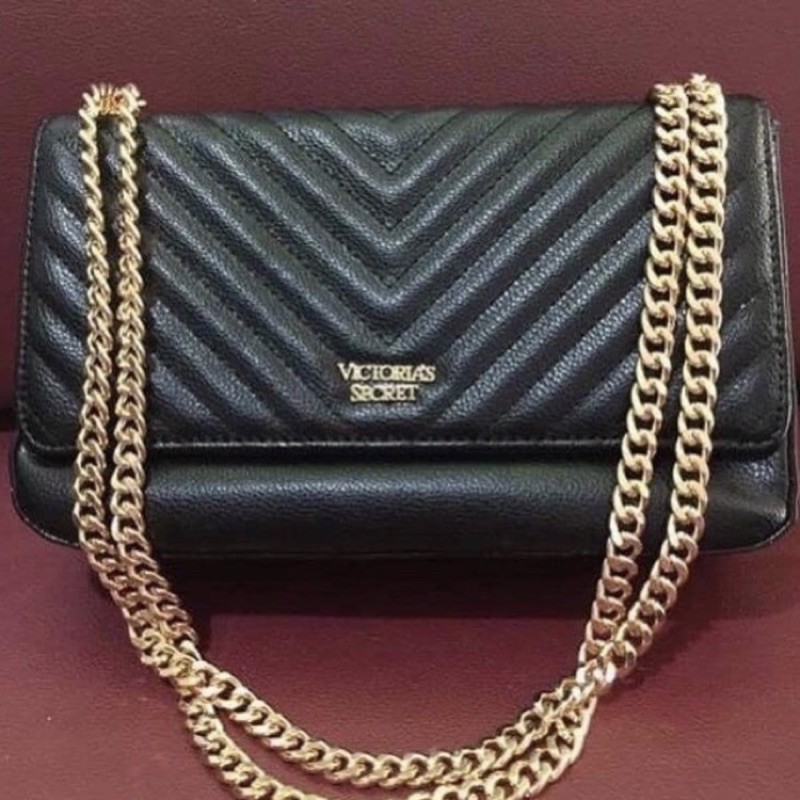 VICTORIA'S SECRET PEBBLED V-QUILT SHOULDER BAG