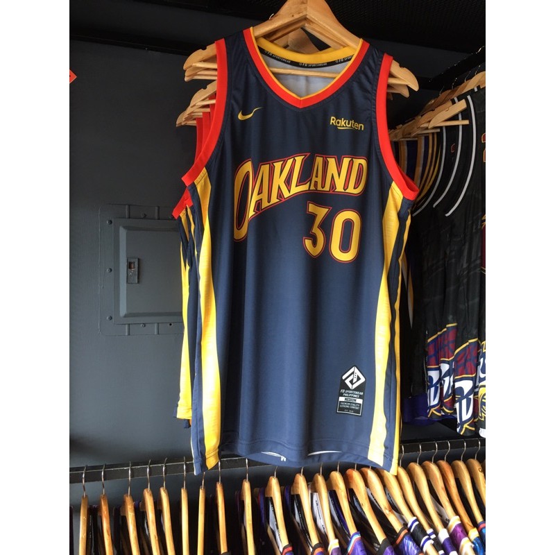 Warriors store retro jersey