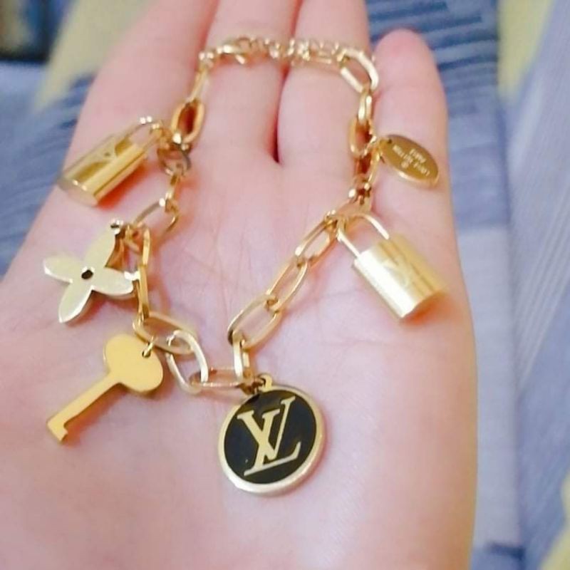 LJ❤stainless steel charms bracelet(lv)