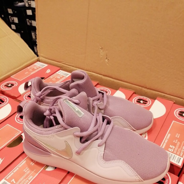 Nike store tessen purple