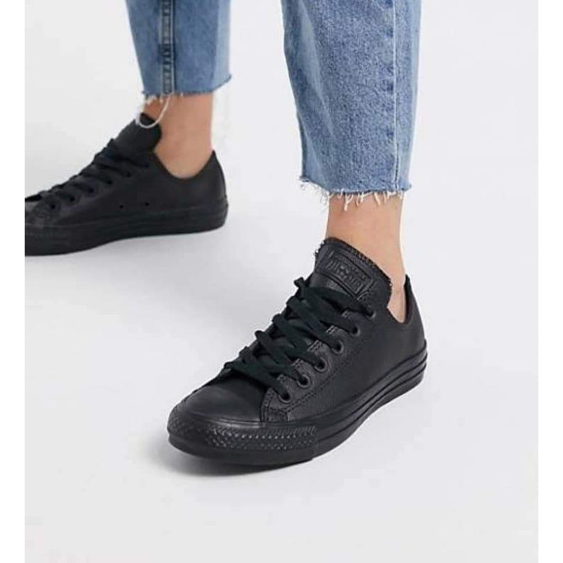 Triple hotsell black converse